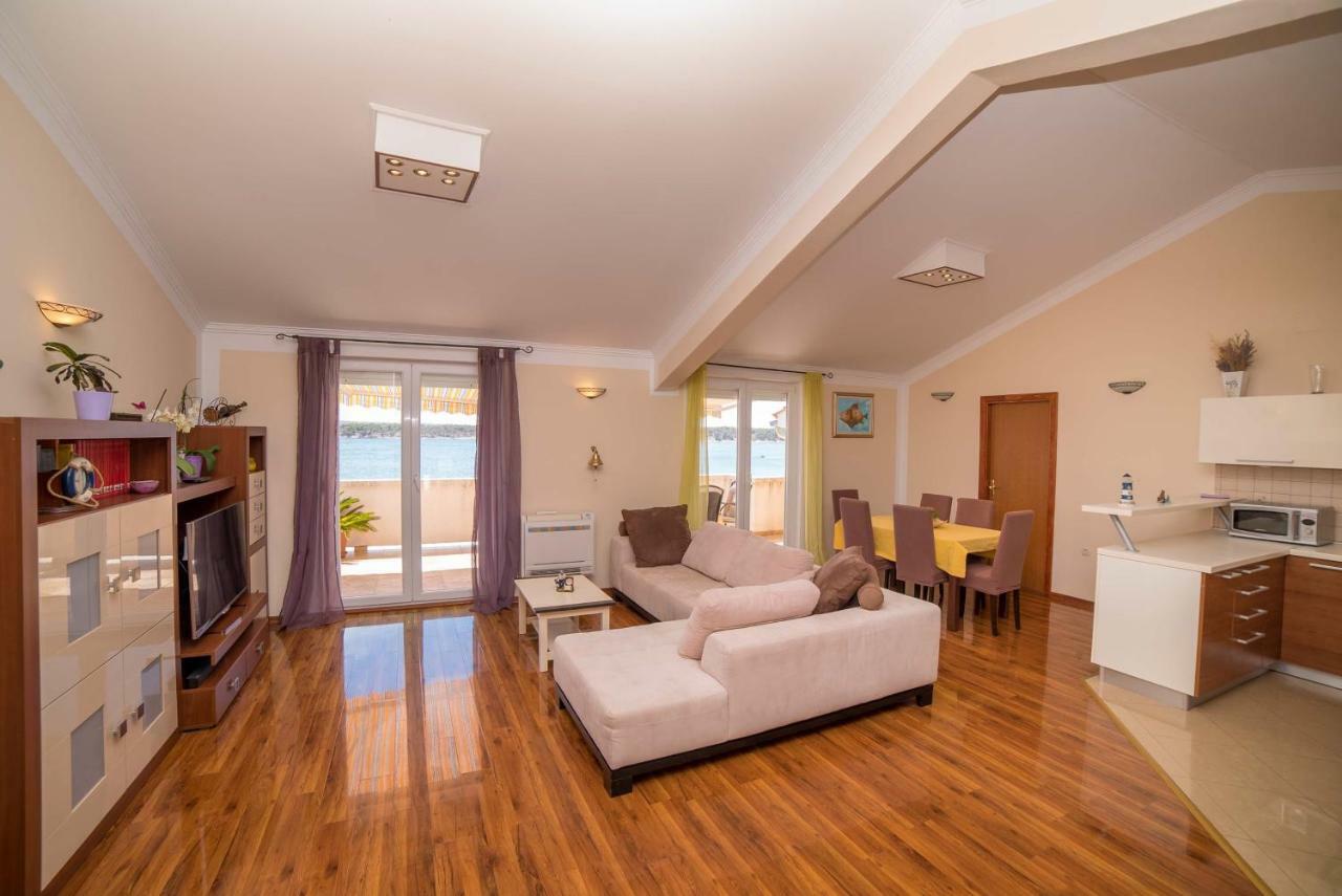 Captain'S Apartment Barbat na Rabu Ngoại thất bức ảnh