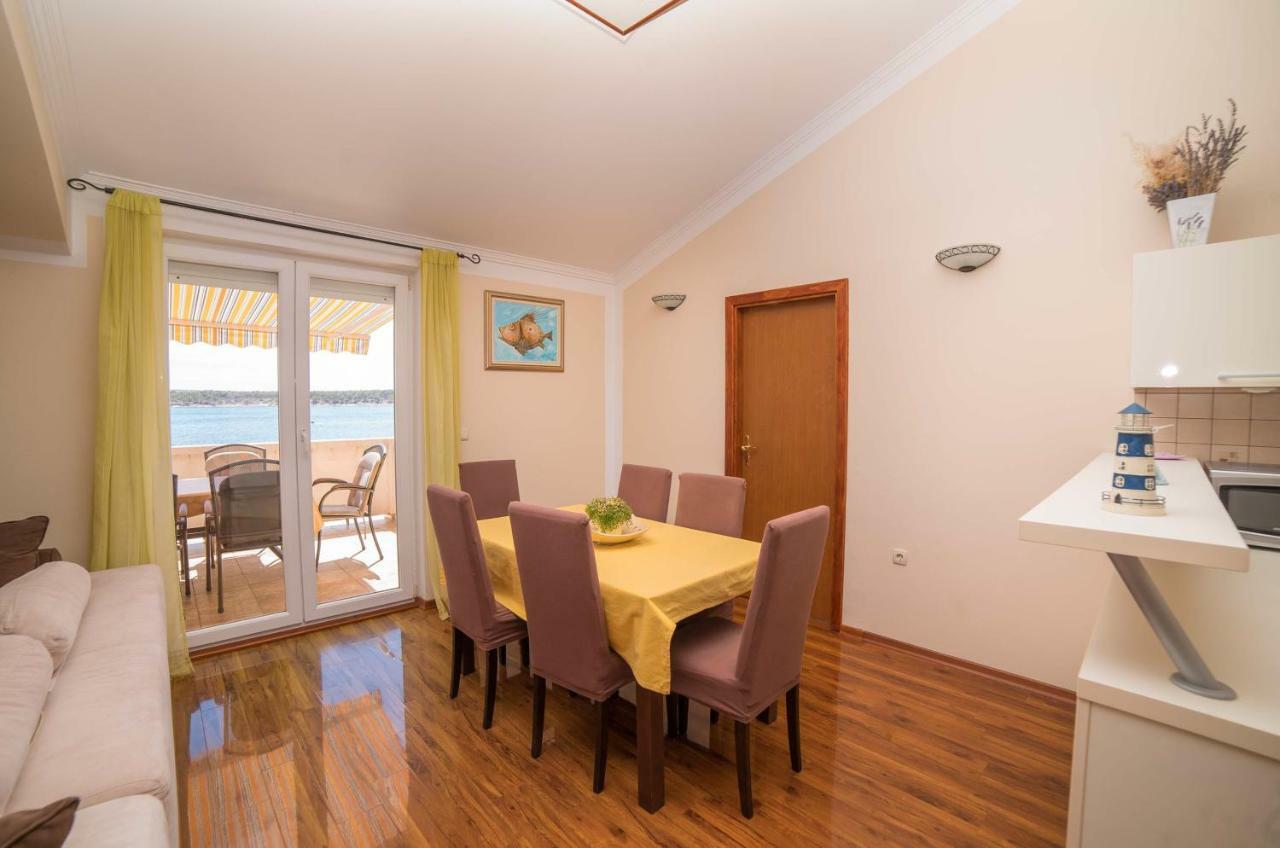 Captain'S Apartment Barbat na Rabu Ngoại thất bức ảnh